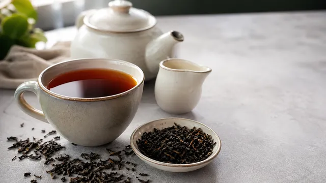 Keto Lebensmittel: Schwarzer Tee in einer Tasse